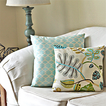 Couch Throw Pillow With Invisible Zipper